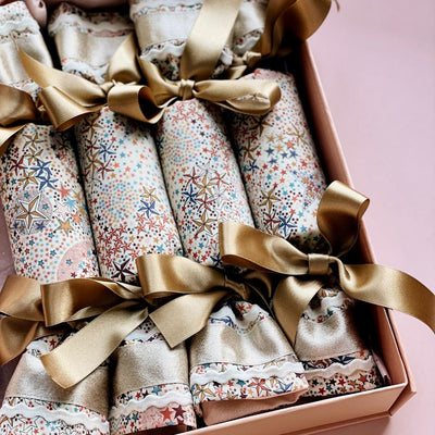 Adelajda Gold Star Happy Crackers