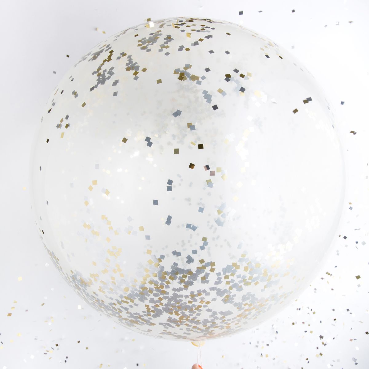 Jumbo Confetti Balloon in Metallic – Boxfetti.ae